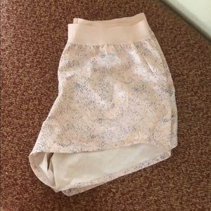 Light pink outdoor voices relay short size small